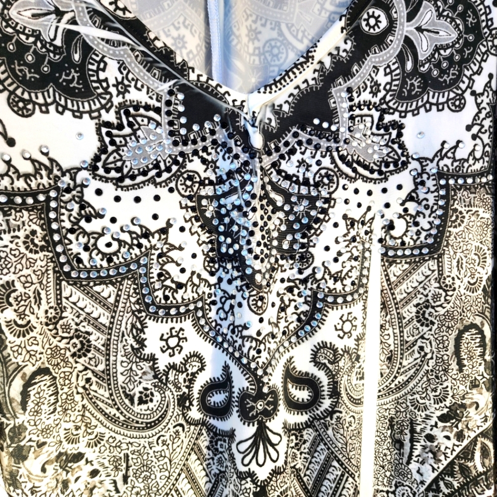 REINA Paisley Polyester cut out on top of sleeve shirt sleeve w/ banded bottom